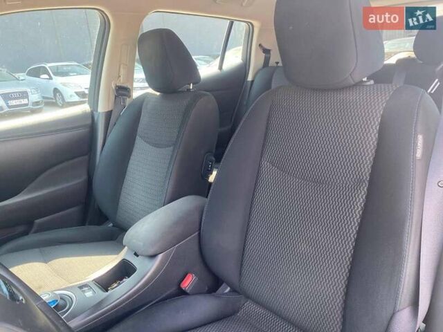 Червоний Ніссан Ліф, об'ємом двигуна 0 л та пробігом 92 тис. км за 8890 $, фото 28 на Automoto.ua