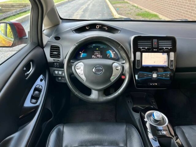 Красный Ниссан Лиф, объемом двигателя 0 л и пробегом 72 тыс. км за 4200 $, фото 9 на Automoto.ua