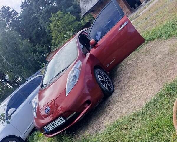 Червоний Ніссан Ліф, об'ємом двигуна 0 л та пробігом 129 тис. км за 6000 $, фото 1 на Automoto.ua