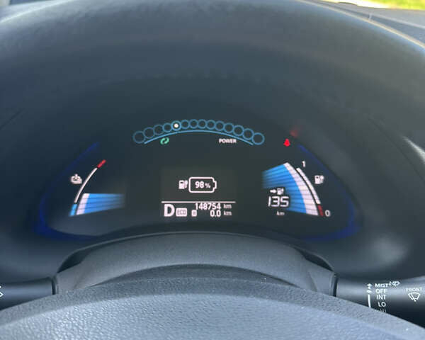 Красный Ниссан Лиф, объемом двигателя 0 л и пробегом 145 тыс. км за 5950 $, фото 22 на Automoto.ua