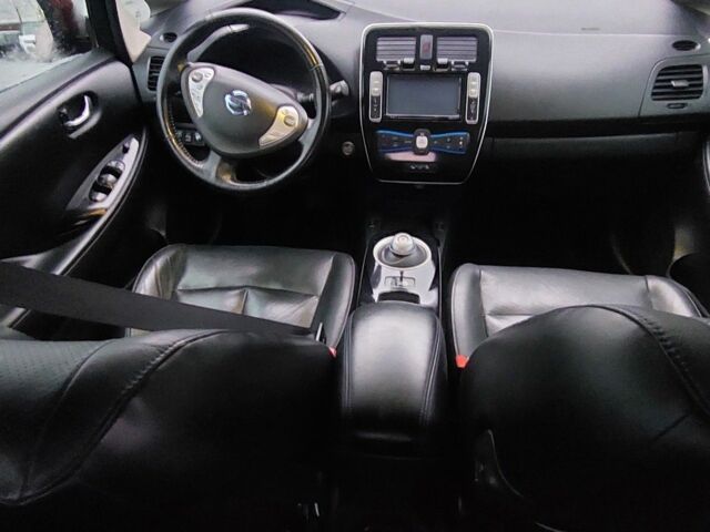 Красный Ниссан Лиф, объемом двигателя 0 л и пробегом 84 тыс. км за 7400 $, фото 10 на Automoto.ua