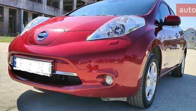 Красный Ниссан Лиф, объемом двигателя 0 л и пробегом 95 тыс. км за 7900 $, фото 8 на Automoto.ua