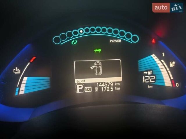 Красный Ниссан Лиф, объемом двигателя 0 л и пробегом 144 тыс. км за 7200 $, фото 3 на Automoto.ua