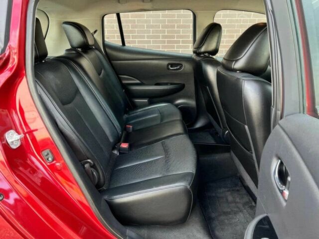 Красный Ниссан Лиф, объемом двигателя 0 л и пробегом 71 тыс. км за 5000 $, фото 10 на Automoto.ua