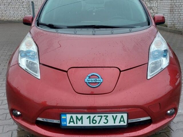 Красный Ниссан Лиф, объемом двигателя 0 л и пробегом 84 тыс. км за 7400 $, фото 21 на Automoto.ua