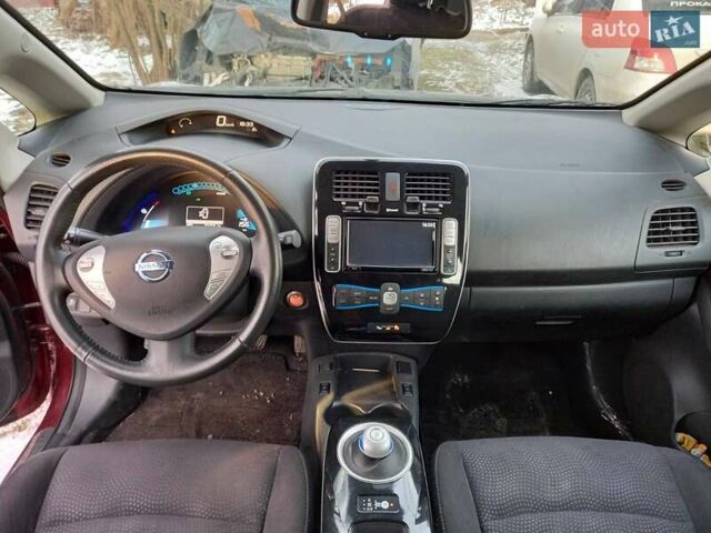 Красный Ниссан Лиф, объемом двигателя 0 л и пробегом 83 тыс. км за 10500 $, фото 13 на Automoto.ua