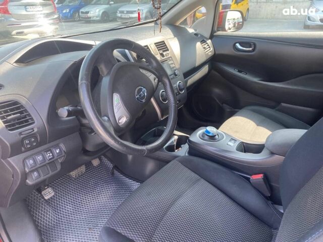 Червоний Ніссан Ліф, об'ємом двигуна 0 л та пробігом 92 тис. км за 8890 $, фото 16 на Automoto.ua