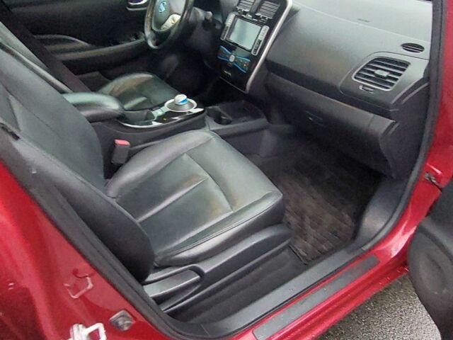 Красный Ниссан Лиф, объемом двигателя 0 л и пробегом 84 тыс. км за 7400 $, фото 7 на Automoto.ua