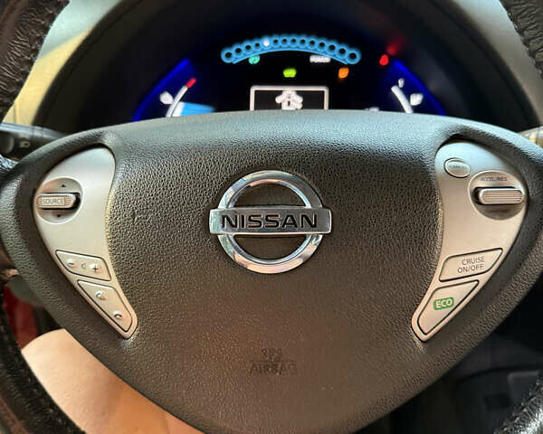 Красный Ниссан Лиф, объемом двигателя 0 л и пробегом 105 тыс. км за 7900 $, фото 16 на Automoto.ua