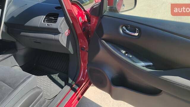 Красный Ниссан Лиф, объемом двигателя 0 л и пробегом 95 тыс. км за 7900 $, фото 17 на Automoto.ua