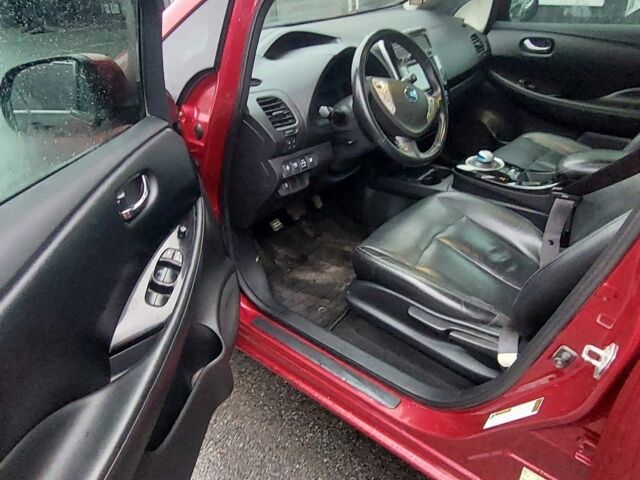 Красный Ниссан Лиф, объемом двигателя 0 л и пробегом 84 тыс. км за 7400 $, фото 6 на Automoto.ua