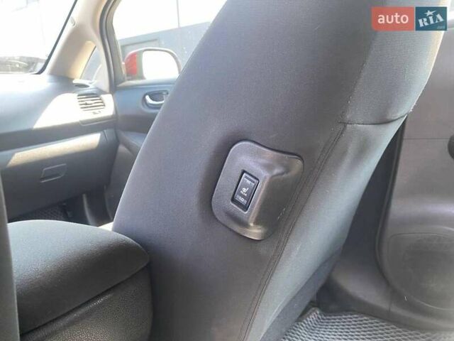 Червоний Ніссан Ліф, об'ємом двигуна 0 л та пробігом 92 тис. км за 8890 $, фото 27 на Automoto.ua