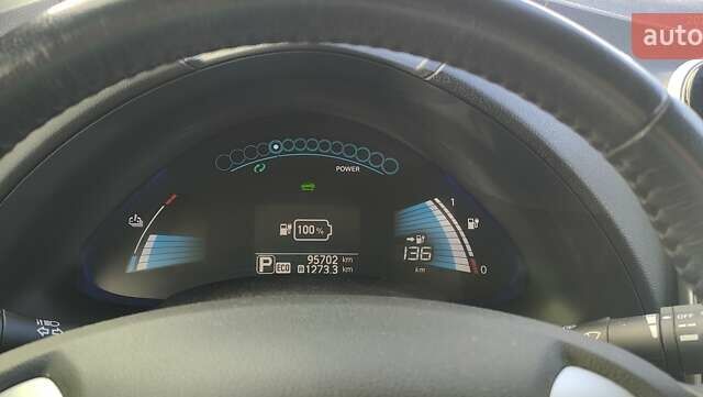 Красный Ниссан Лиф, объемом двигателя 0 л и пробегом 95 тыс. км за 7900 $, фото 10 на Automoto.ua