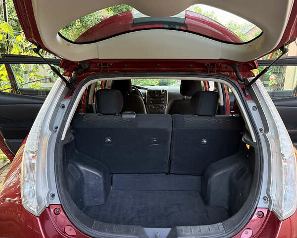 Красный Ниссан Лиф, объемом двигателя 0 л и пробегом 105 тыс. км за 7900 $, фото 10 на Automoto.ua