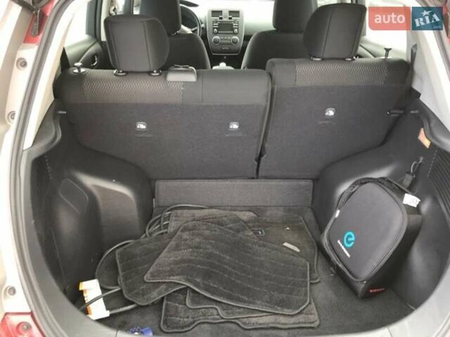 Червоний Ніссан Ліф, об'ємом двигуна 0 л та пробігом 200 тис. км за 6250 $, фото 5 на Automoto.ua