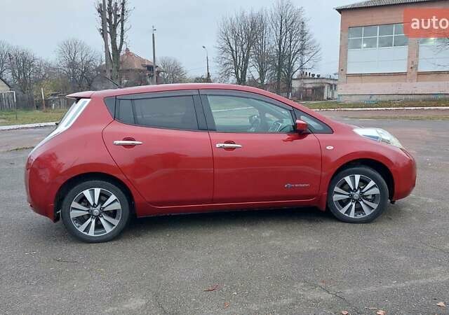 Красный Ниссан Лиф, объемом двигателя 0 л и пробегом 67 тыс. км за 7500 $, фото 25 на Automoto.ua