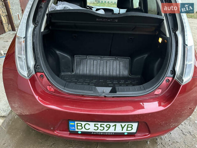 Красный Ниссан Лиф, объемом двигателя 0 л и пробегом 125 тыс. км за 7199 $, фото 25 на Automoto.ua