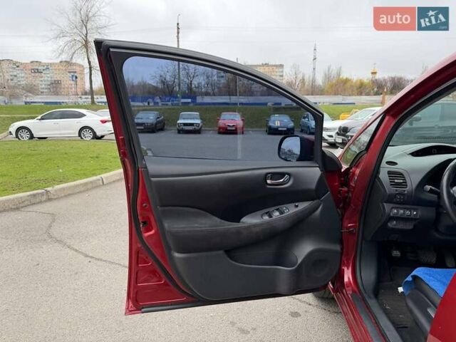 Красный Ниссан Лиф, объемом двигателя 0 л и пробегом 155 тыс. км за 7800 $, фото 33 на Automoto.ua