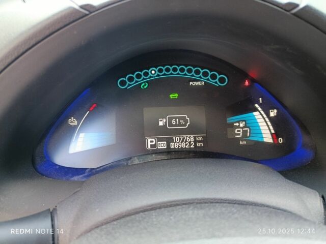 Красный Ниссан Лиф, объемом двигателя 0 л и пробегом 107 тыс. км за 5999 $, фото 6 на Automoto.ua