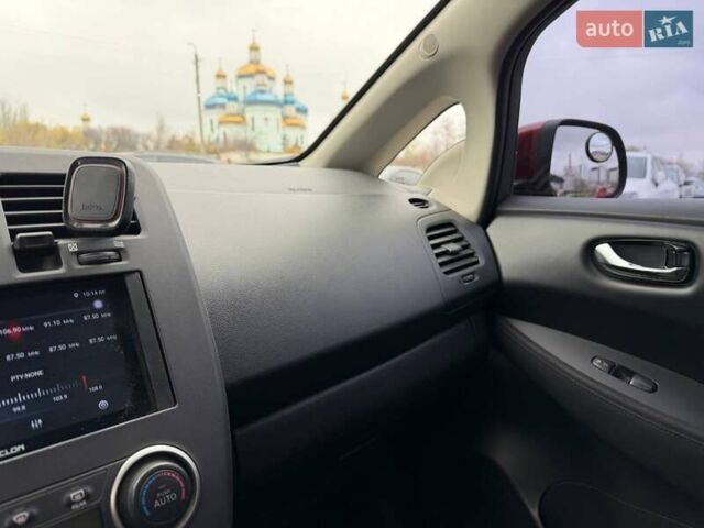 Красный Ниссан Лиф, объемом двигателя 0 л и пробегом 155 тыс. км за 7800 $, фото 49 на Automoto.ua