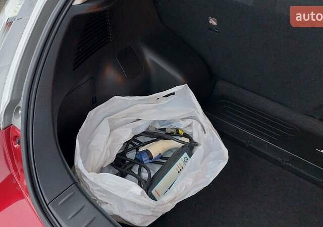 Красный Ниссан Лиф, объемом двигателя 0 л и пробегом 67 тыс. км за 7500 $, фото 20 на Automoto.ua