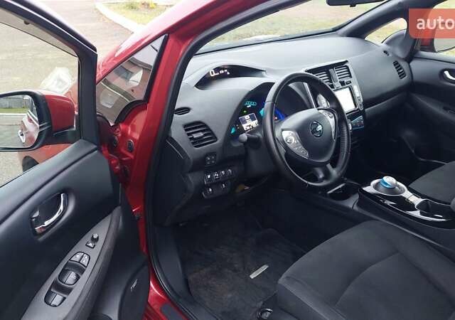 Красный Ниссан Лиф, объемом двигателя 0 л и пробегом 67 тыс. км за 7500 $, фото 10 на Automoto.ua