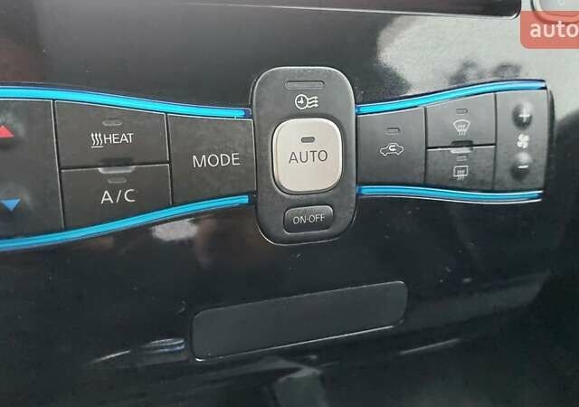 Красный Ниссан Лиф, объемом двигателя 0 л и пробегом 67 тыс. км за 7500 $, фото 15 на Automoto.ua