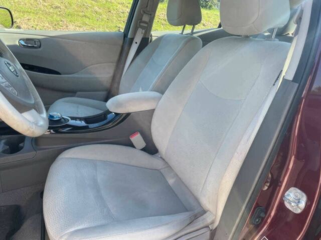 Красный Ниссан Лиф, объемом двигателя 0 л и пробегом 77 тыс. км за 6200 $, фото 8 на Automoto.ua