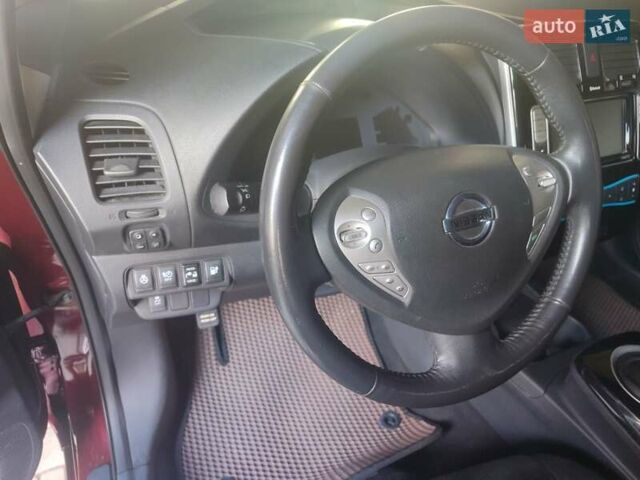 Червоний Ніссан Ліф, об'ємом двигуна 0 л та пробігом 104 тис. км за 8500 $, фото 3 на Automoto.ua