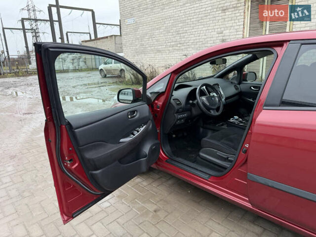 Красный Ниссан Лиф, объемом двигателя 0 л и пробегом 118 тыс. км за 6500 $, фото 16 на Automoto.ua