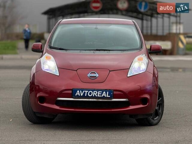 Красный Ниссан Лиф, объемом двигателя 0 л и пробегом 155 тыс. км за 7800 $, фото 2 на Automoto.ua