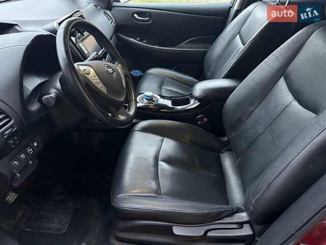 Красный Ниссан Лиф, объемом двигателя 0 л и пробегом 125 тыс. км за 7199 $, фото 19 на Automoto.ua