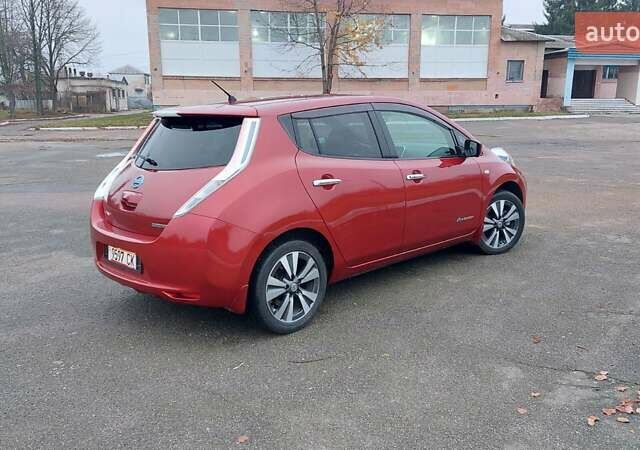 Красный Ниссан Лиф, объемом двигателя 0 л и пробегом 67 тыс. км за 7500 $, фото 1 на Automoto.ua