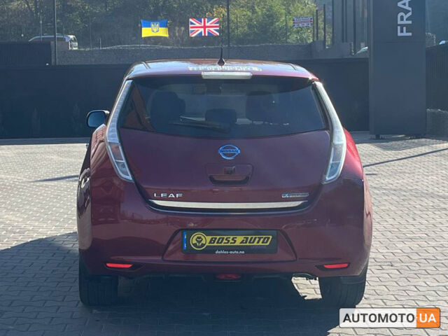 Красный Ниссан Лиф, объемом двигателя 30 л и пробегом 100 тыс. км за 9600 $, фото 4 на Automoto.ua