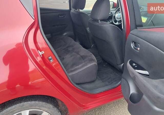 Красный Ниссан Лиф, объемом двигателя 0 л и пробегом 67 тыс. км за 7500 $, фото 2 на Automoto.ua