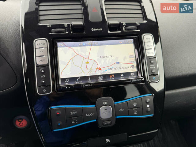 Красный Ниссан Лиф, объемом двигателя 0 л и пробегом 118 тыс. км за 6500 $, фото 31 на Automoto.ua