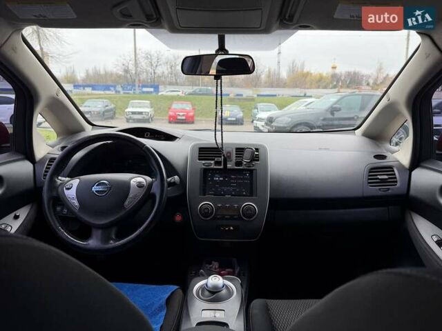 Красный Ниссан Лиф, объемом двигателя 0 л и пробегом 155 тыс. км за 7800 $, фото 39 на Automoto.ua