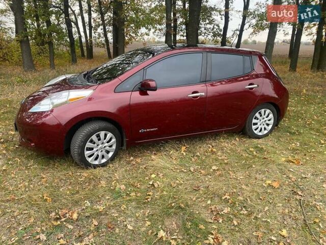 Красный Ниссан Лиф, объемом двигателя 0 л и пробегом 113 тыс. км за 6900 $, фото 3 на Automoto.ua