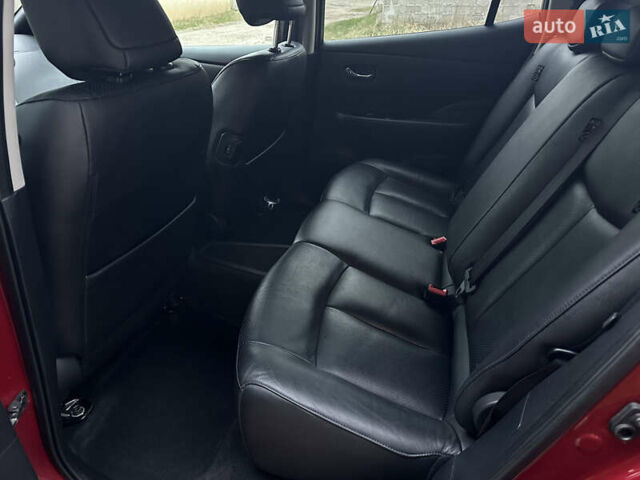 Красный Ниссан Лиф, объемом двигателя 0 л и пробегом 125 тыс. км за 7199 $, фото 22 на Automoto.ua