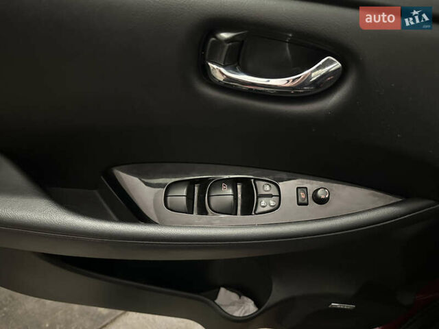 Красный Ниссан Лиф, объемом двигателя 0 л и пробегом 125 тыс. км за 7199 $, фото 3 на Automoto.ua