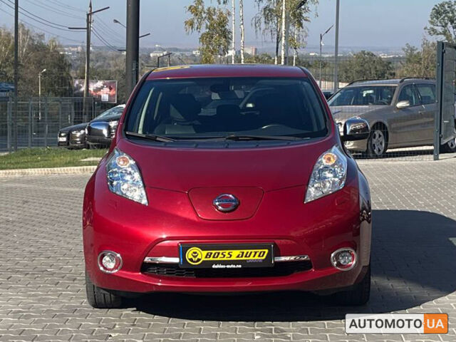 Красный Ниссан Лиф, объемом двигателя 30 л и пробегом 100 тыс. км за 9600 $, фото 1 на Automoto.ua