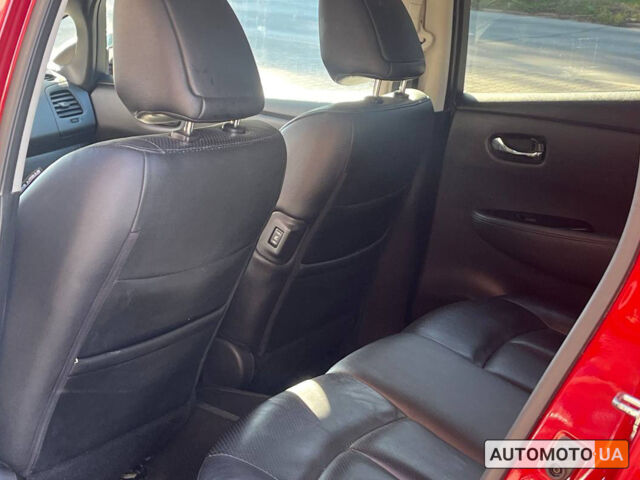 Красный Ниссан Лиф, объемом двигателя 30 л и пробегом 100 тыс. км за 9600 $, фото 13 на Automoto.ua