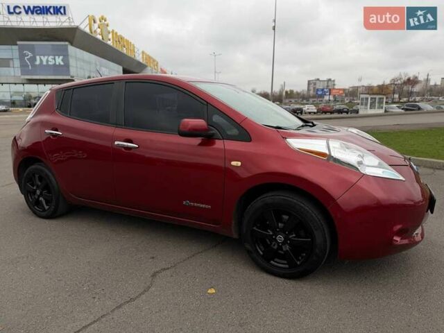 Красный Ниссан Лиф, объемом двигателя 0 л и пробегом 155 тыс. км за 7800 $, фото 17 на Automoto.ua