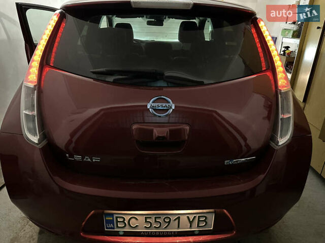 Красный Ниссан Лиф, объемом двигателя 0 л и пробегом 125 тыс. км за 7199 $, фото 10 на Automoto.ua