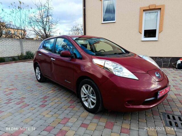 Красный Ниссан Лиф, объемом двигателя 0 л и пробегом 107 тыс. км за 5999 $, фото 1 на Automoto.ua