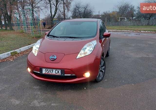 Красный Ниссан Лиф, объемом двигателя 0 л и пробегом 67 тыс. км за 7500 $, фото 32 на Automoto.ua