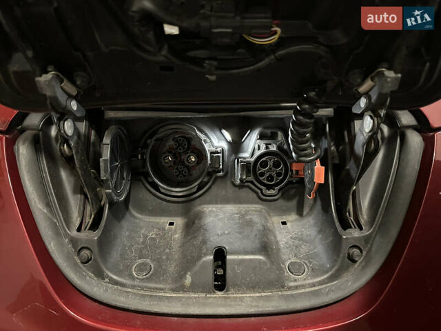 Красный Ниссан Лиф, объемом двигателя 0 л и пробегом 125 тыс. км за 7199 $, фото 1 на Automoto.ua