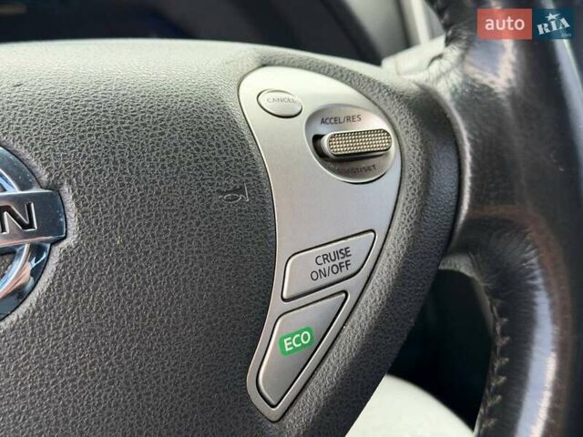 Красный Ниссан Лиф, объемом двигателя 0 л и пробегом 155 тыс. км за 7800 $, фото 45 на Automoto.ua