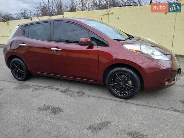 Красный Ниссан Лиф, объемом двигателя 0 л и пробегом 91 тыс. км за 7300 $, фото 2 на Automoto.ua