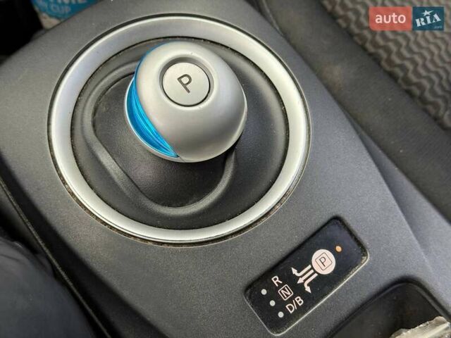 Красный Ниссан Лиф, объемом двигателя 0 л и пробегом 155 тыс. км за 7800 $, фото 48 на Automoto.ua